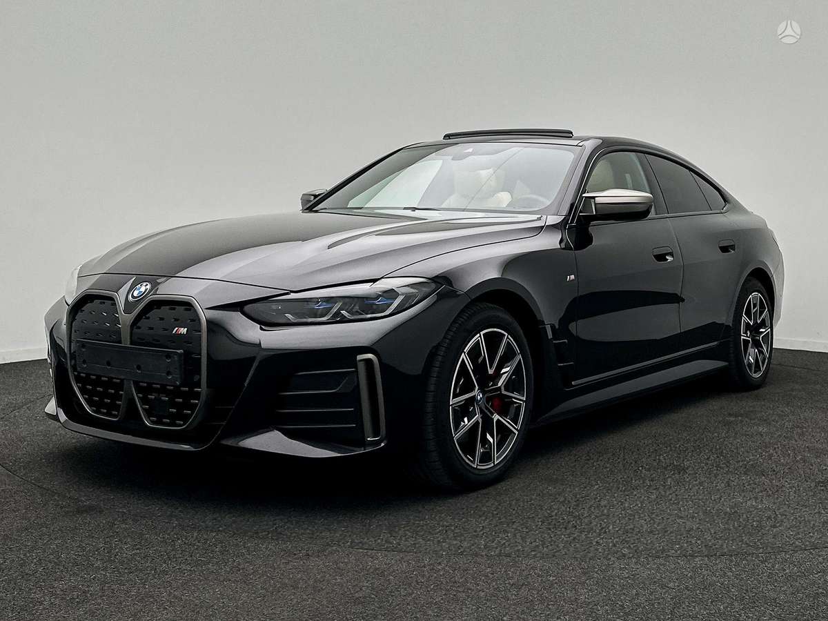 BMW i4, Седан