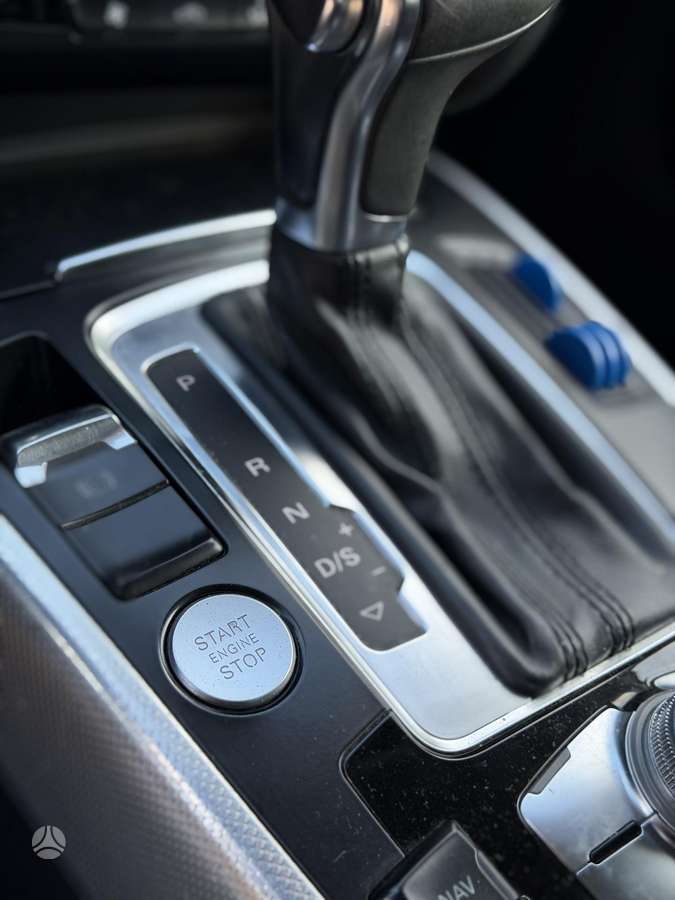 Audi A4, Седан