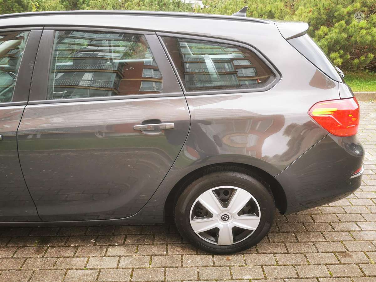 Opel Astra 2013 — photo 12