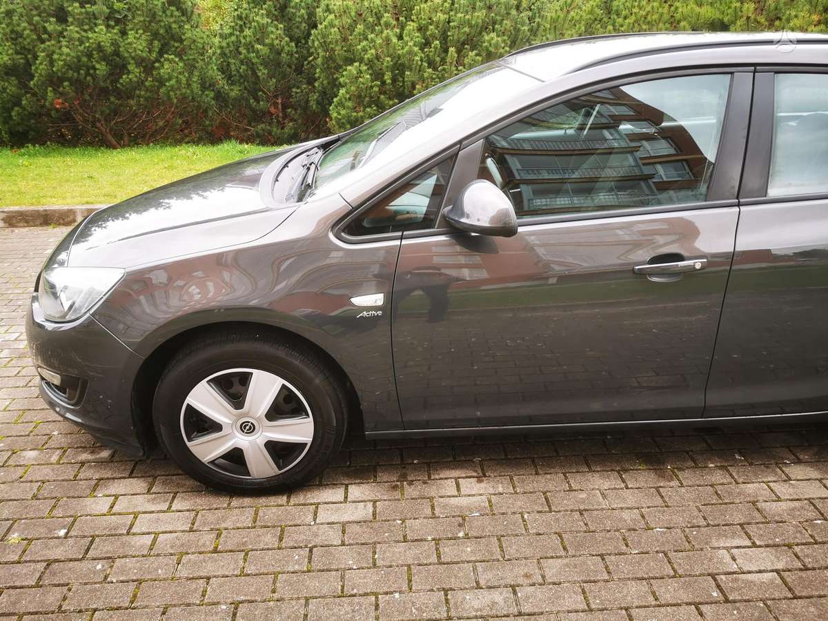 Opel Astra 2013 — photo 11