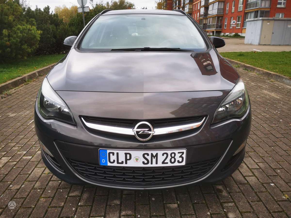 Opel Astra 2013 — rear view