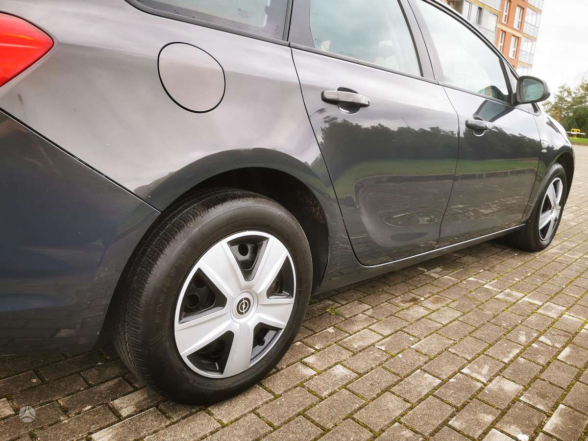 Opel Astra 2013 — photo 10