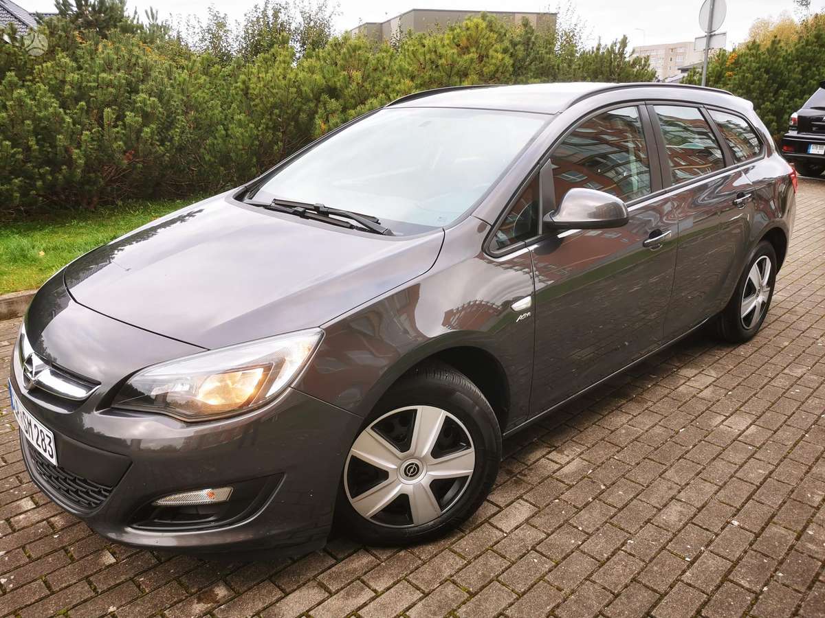Opel Astra 2013 — interior