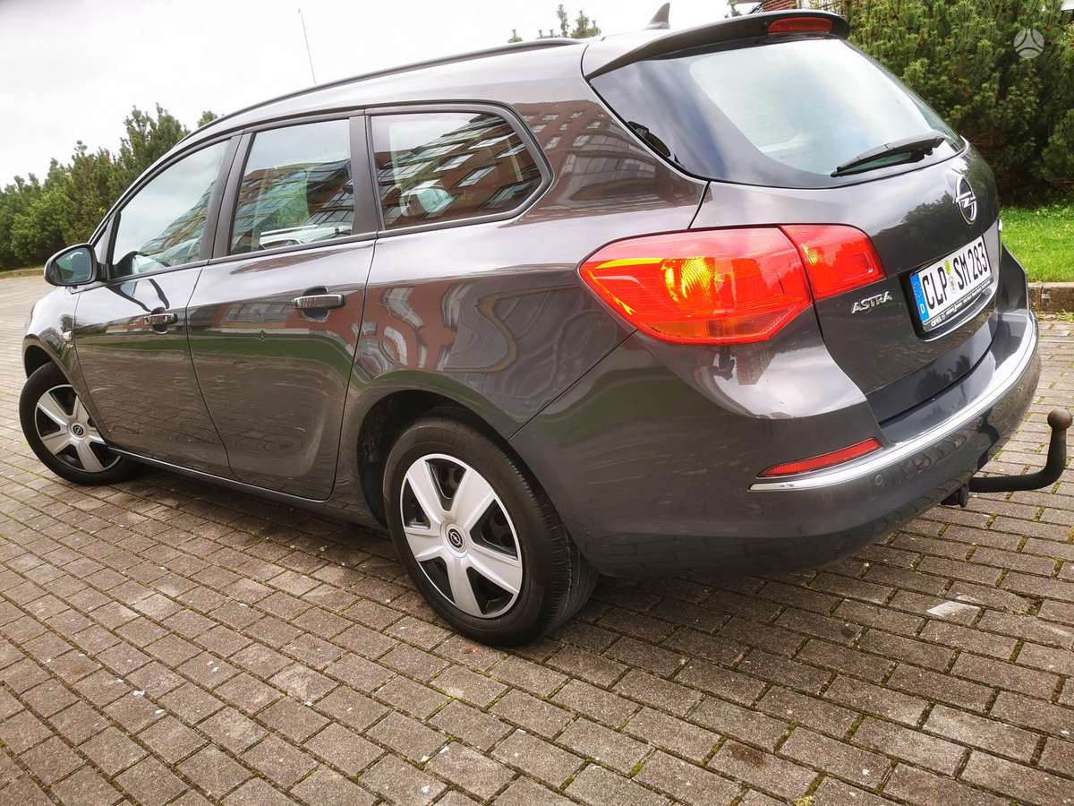 Opel Astra 2013 — engine 1686 cm³, 110 HP (81kW)