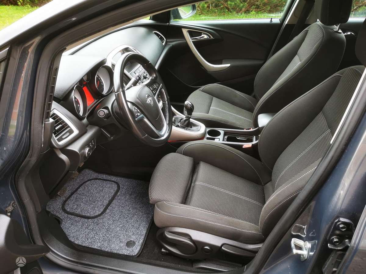 Opel Astra 2013 — photo 16
