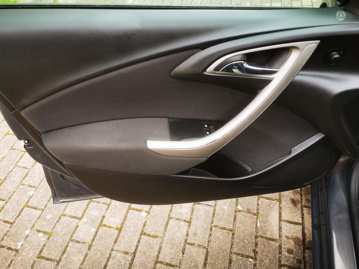 Opel Astra 2013 — photo 29