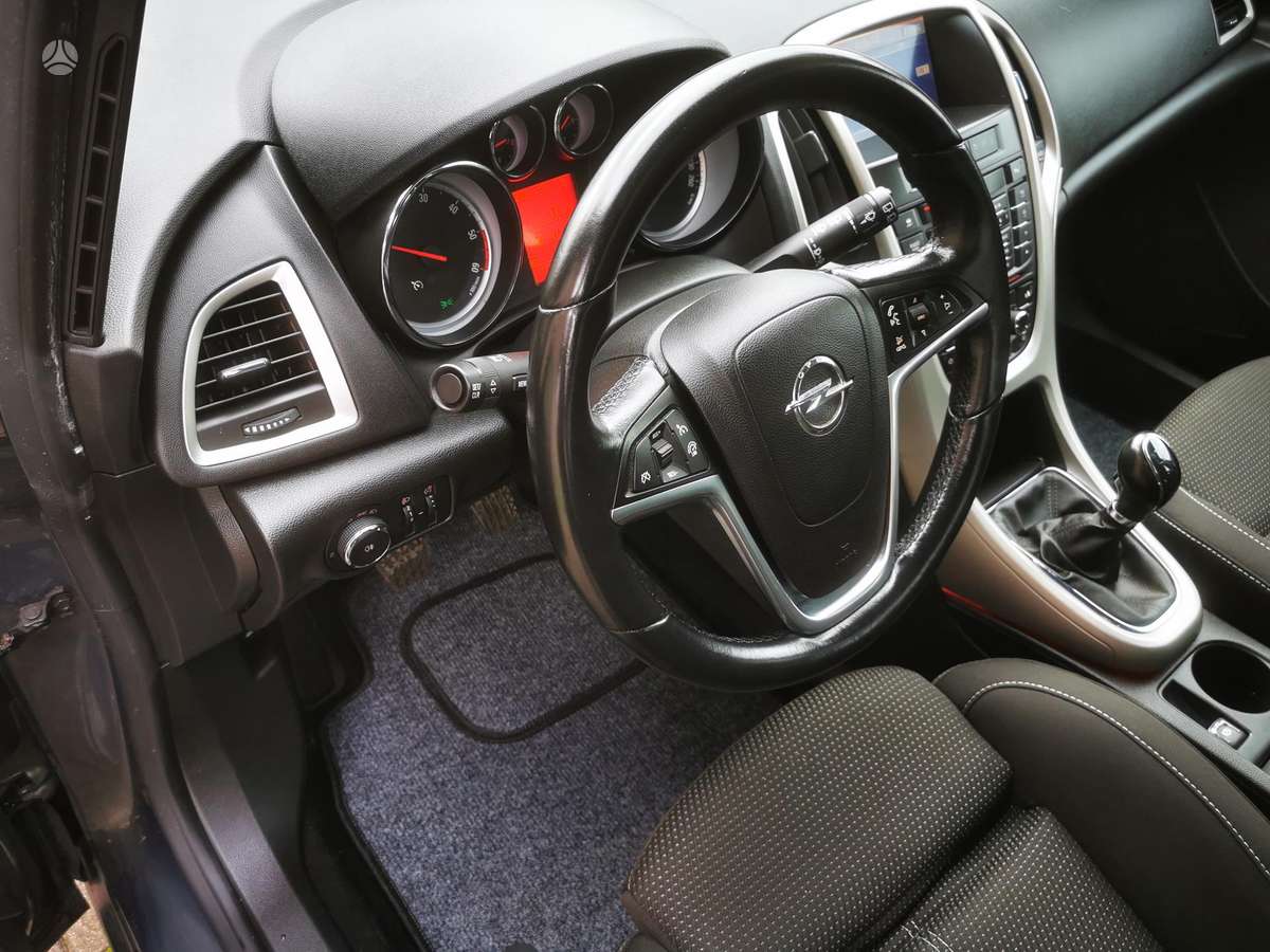 Opel Astra 2013 — photo 19