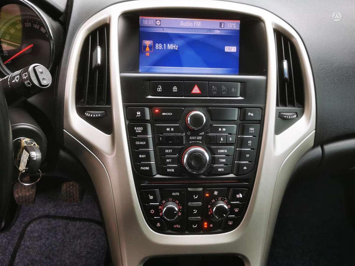 Opel Astra 2013 — photo 30