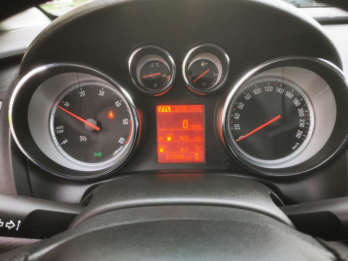 Opel Astra 2013 — photo 31