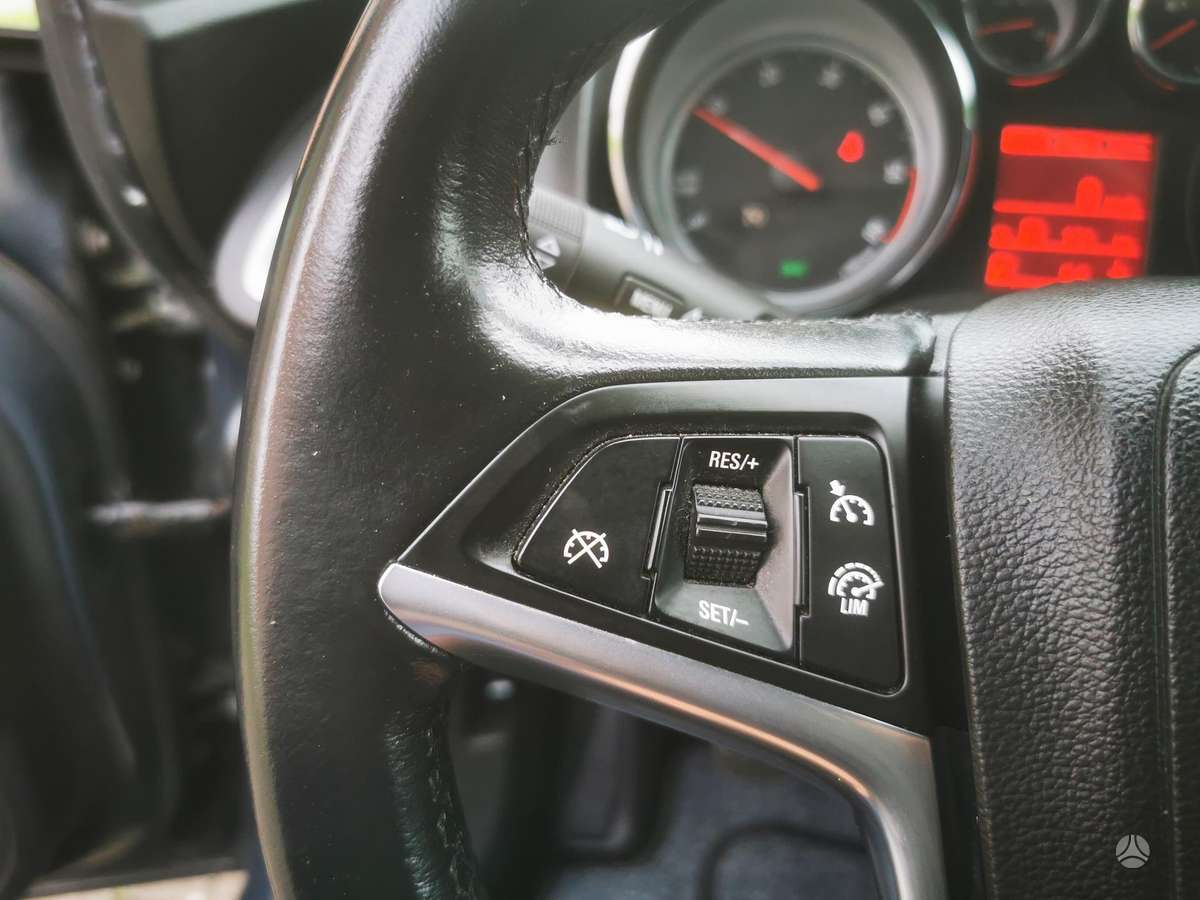 Opel Astra 2013 — photo 24