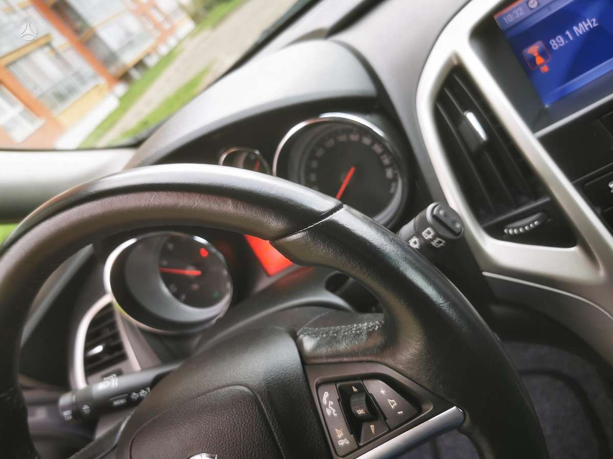 Opel Astra 2013 — photo 26