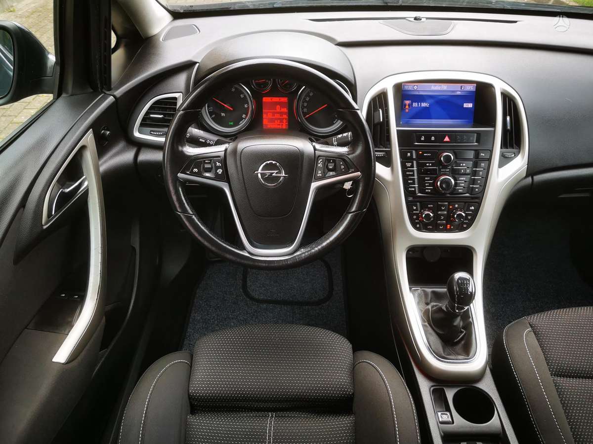 Opel Astra 2013 — photo 20