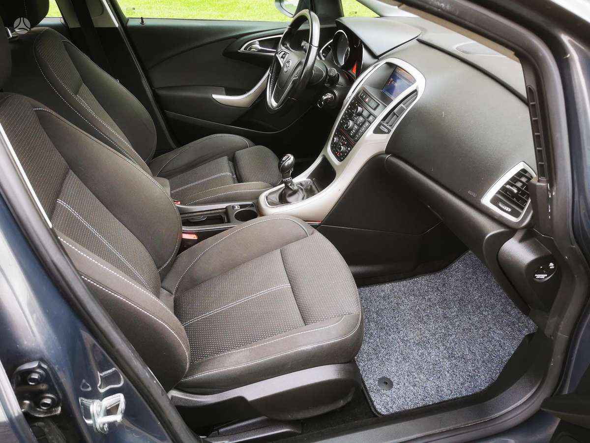 Opel Astra 2013 — photo 17
