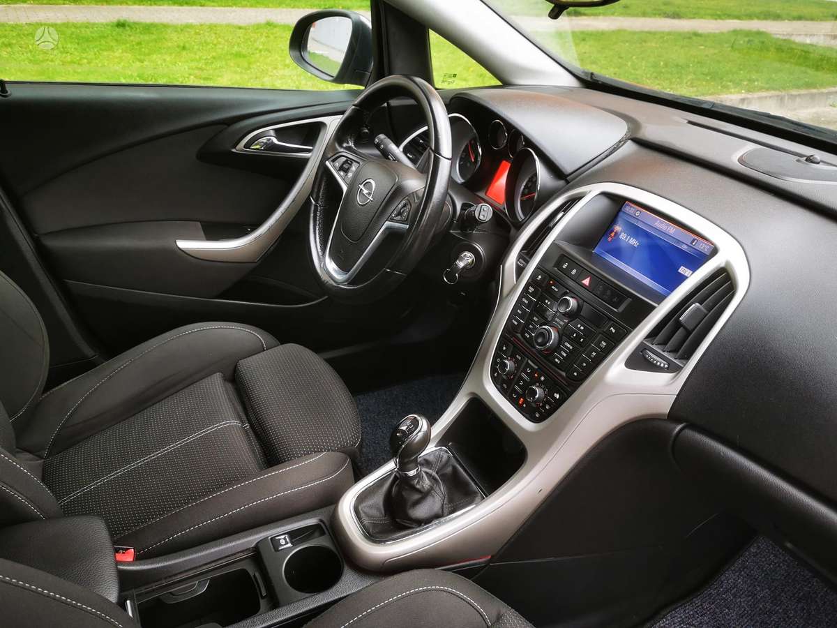 Opel Astra 2013 — photo 18