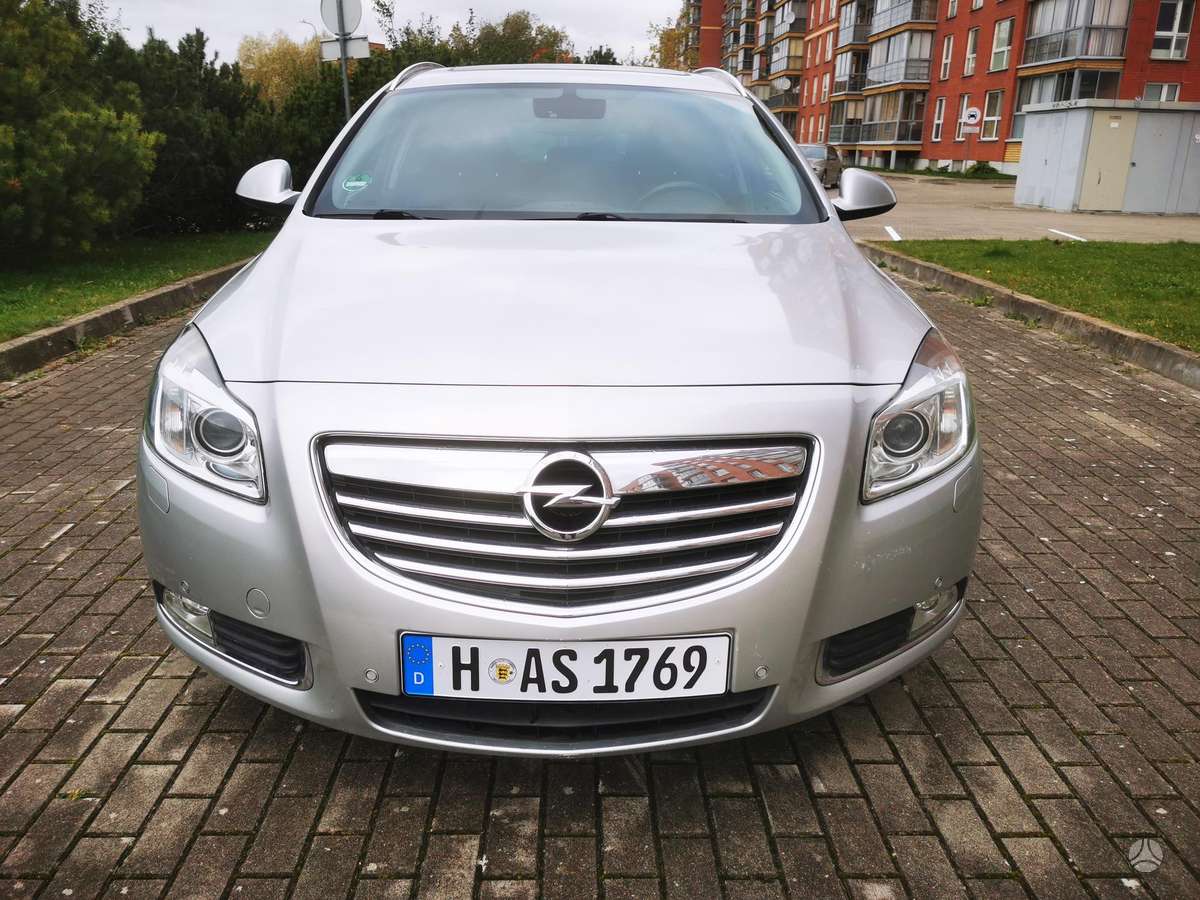 Opel Insignia 2010 — rear view