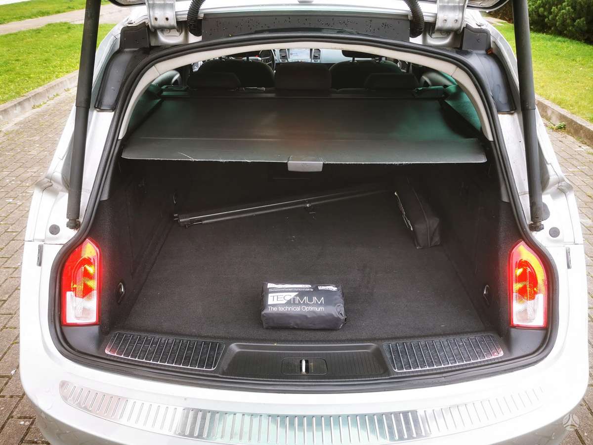 Opel Insignia 2010 — photo 21