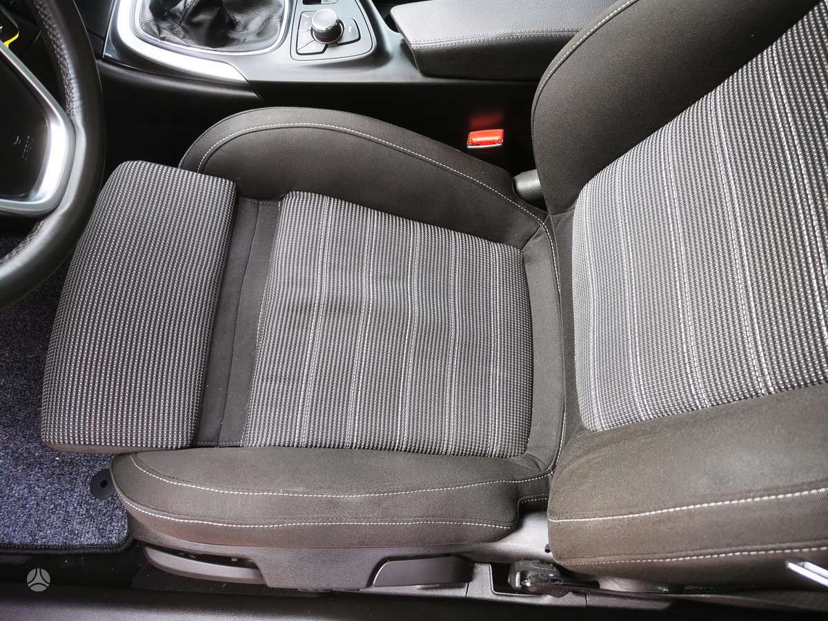 Opel Insignia 2010 — photo 26
