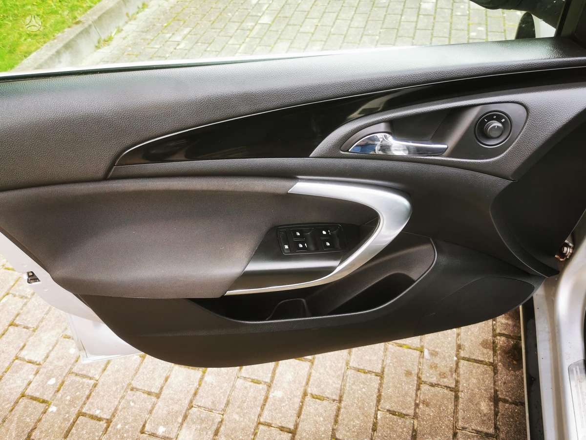 Opel Insignia 2010 — photo 30