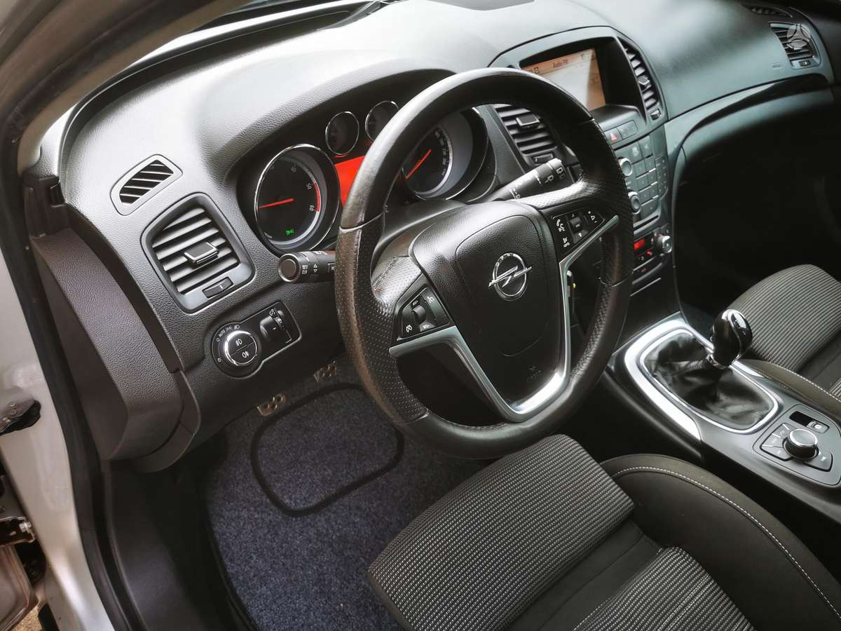 Opel Insignia 2010 — photo 31