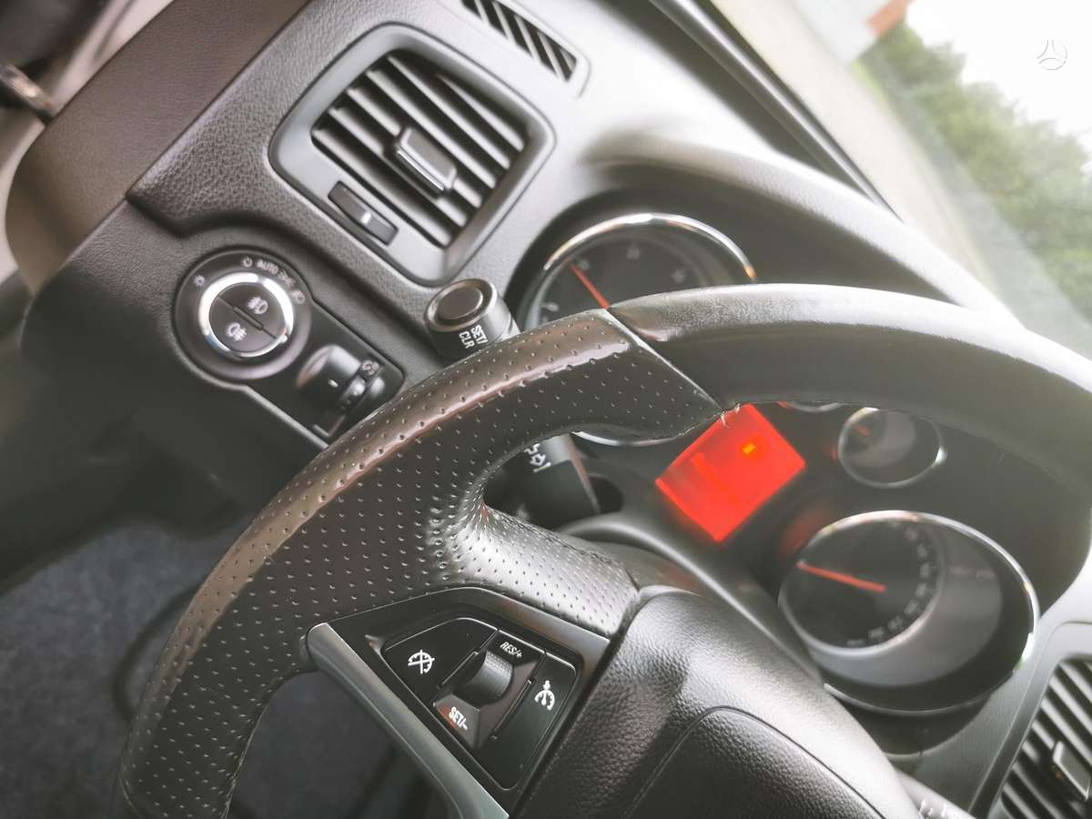 Opel Insignia 2010 — photo 29