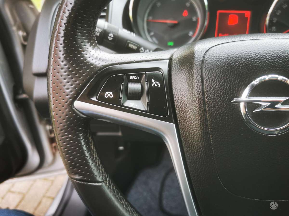 Opel Insignia 2010 — photo 33