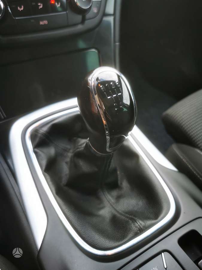 Opel Insignia 2010 — photo 28