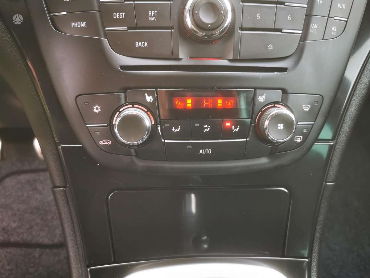 Opel Insignia 2010 — photo 37