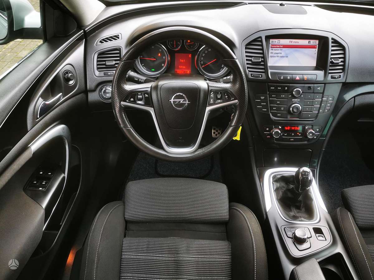 Opel Insignia 2010 — photo 18