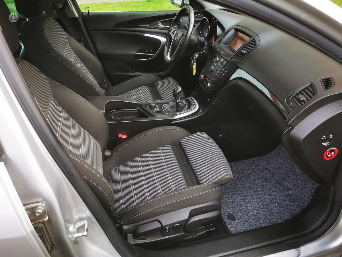 Opel Insignia 2010 — photo 16
