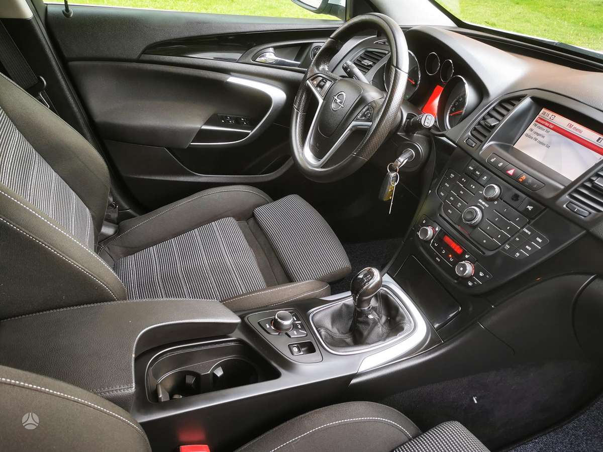 Opel Insignia 2010 — photo 17