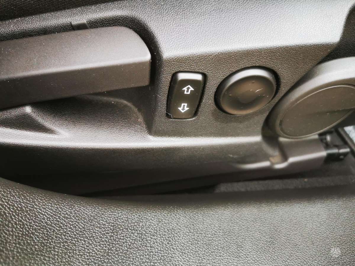 Opel Insignia 2010 — photo 39