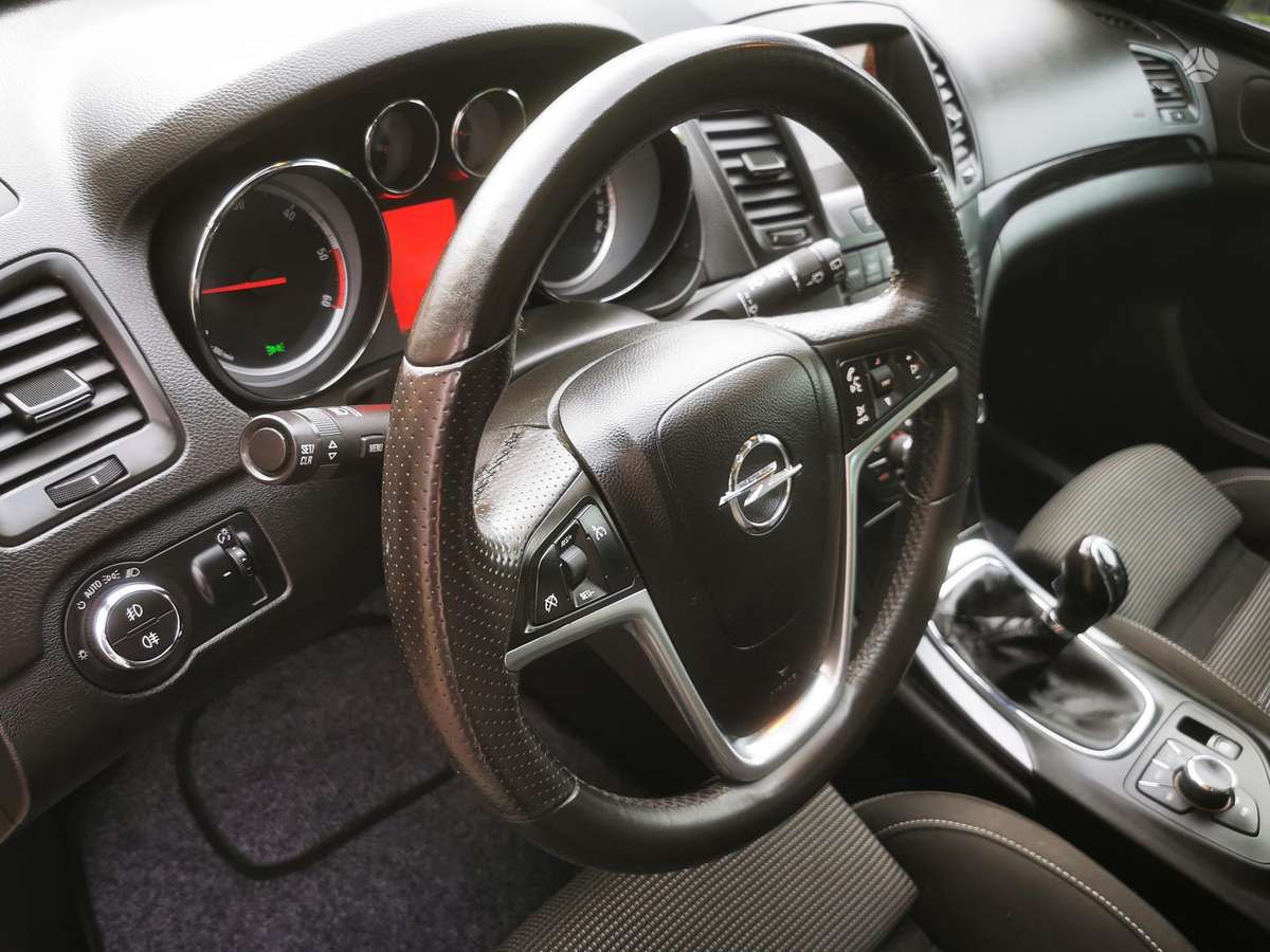 Opel Insignia 2010 — photo 27