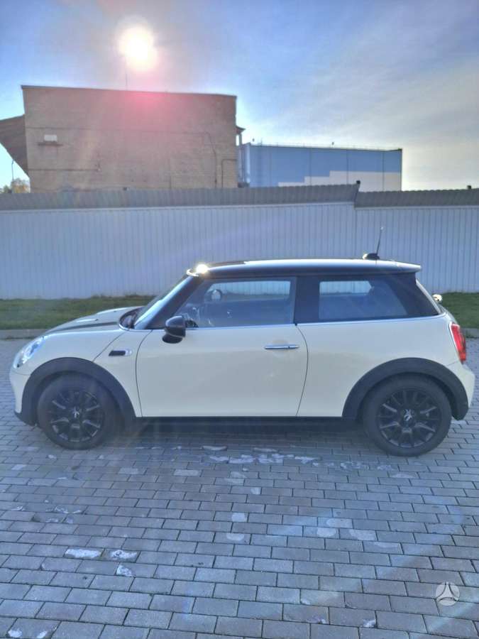 Mini Cooper, 1.5 l., hatchback