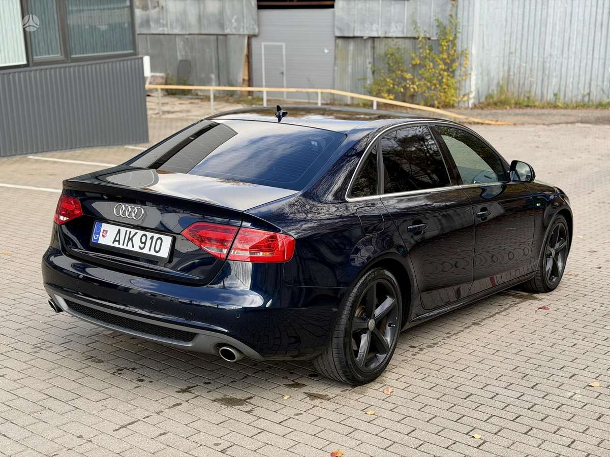 Audi A4, sedanas