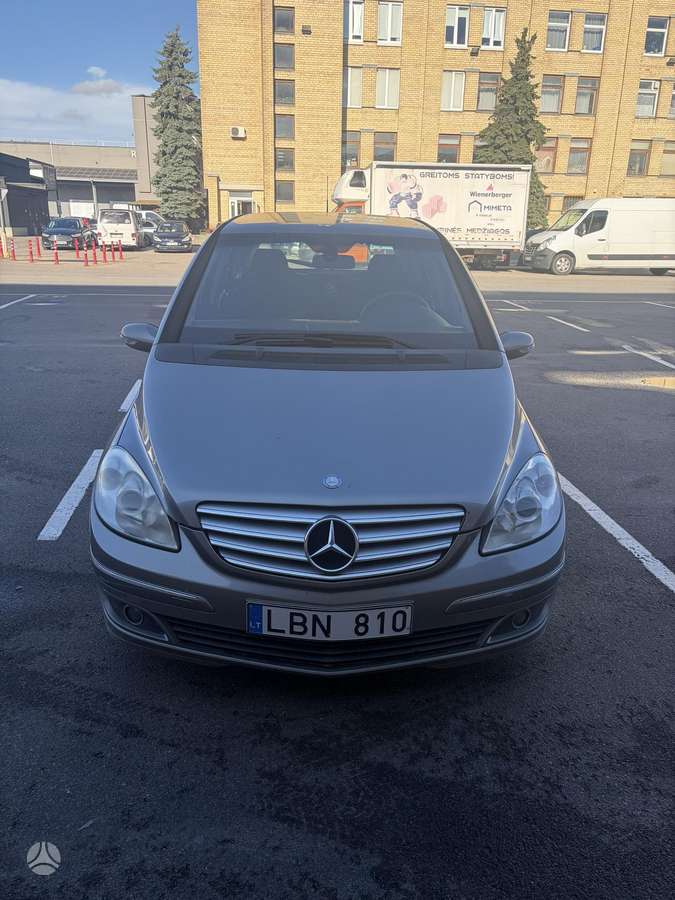 Mercedes-Benz B200