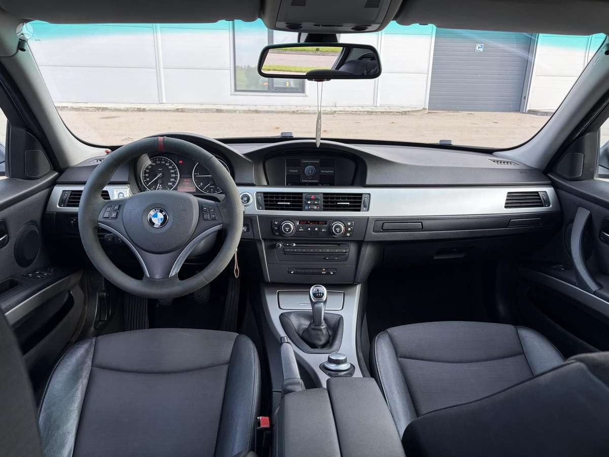 BMW 318, 2.0 l., Седан