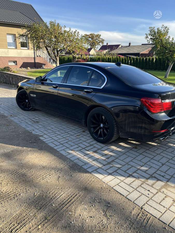 BMW 730