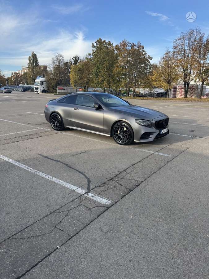 Mercedes-Benz E200