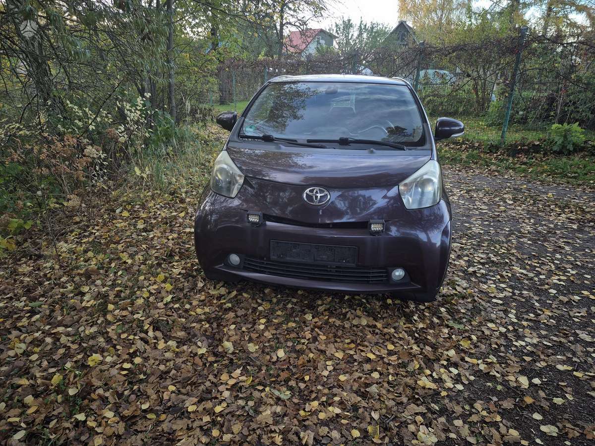 Toyota iQ