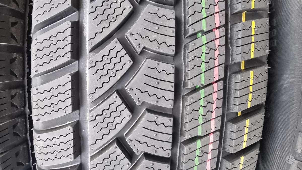 Sunfull SF 982, зимние 215/65 R16
