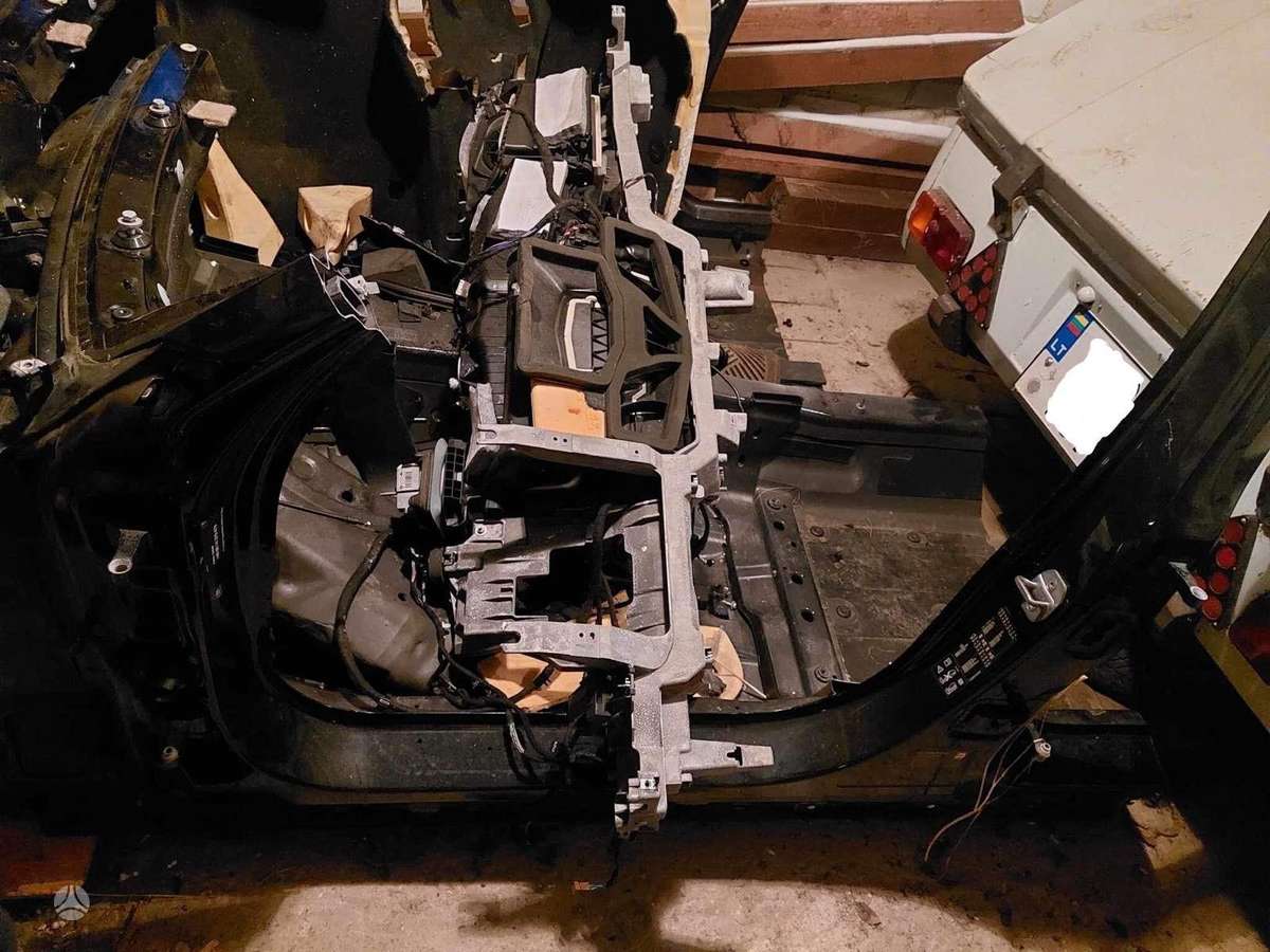 BMW 7 serija kėbulo dalys