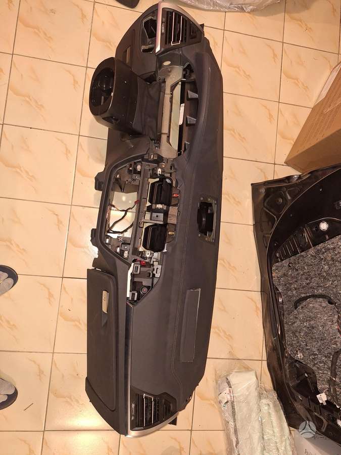 BMW iX3 детали салона