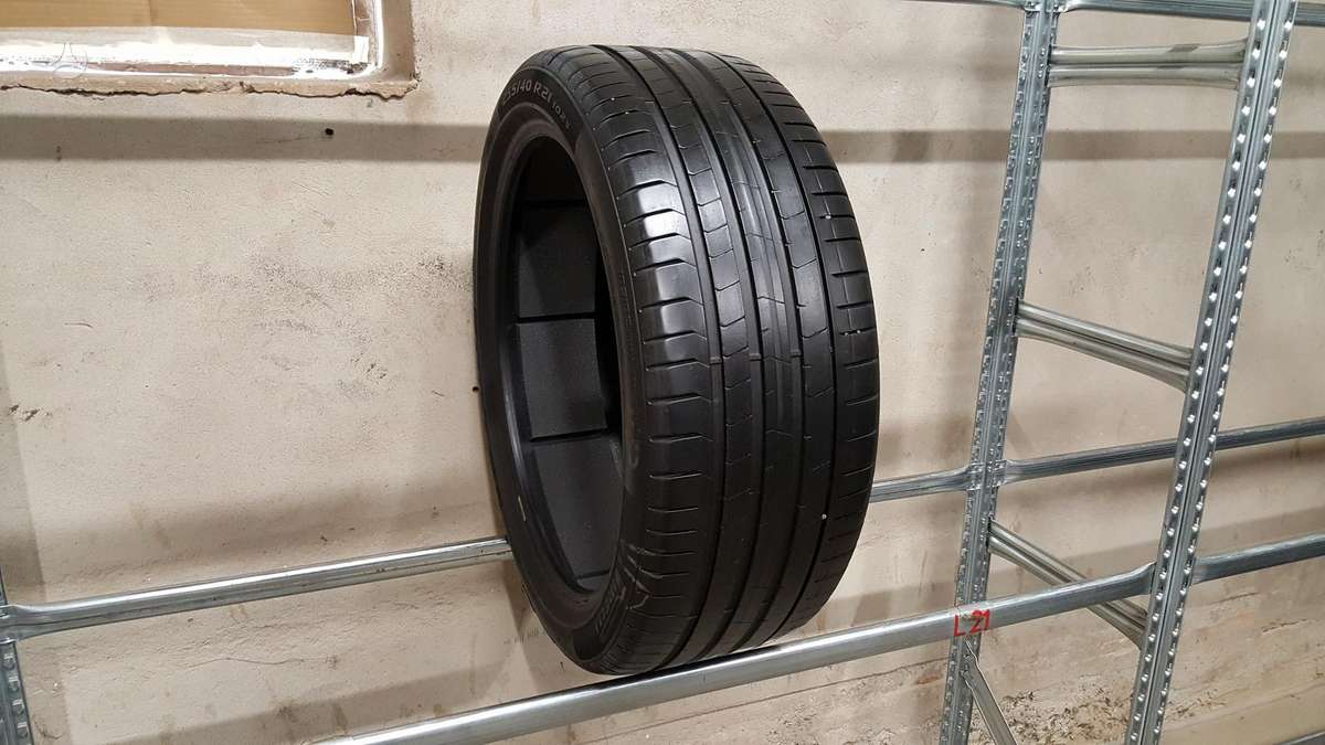 Pirelli PZero TM, летние 255/40 R21