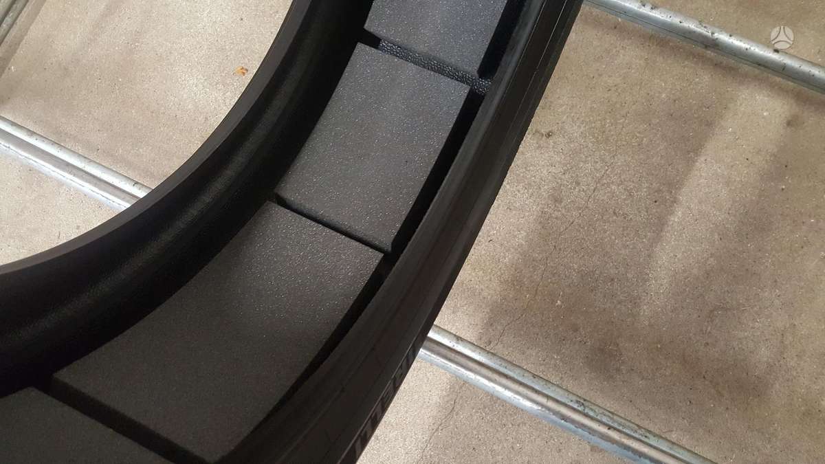 Pirelli P ZERO, vasarinės 255/40 R21