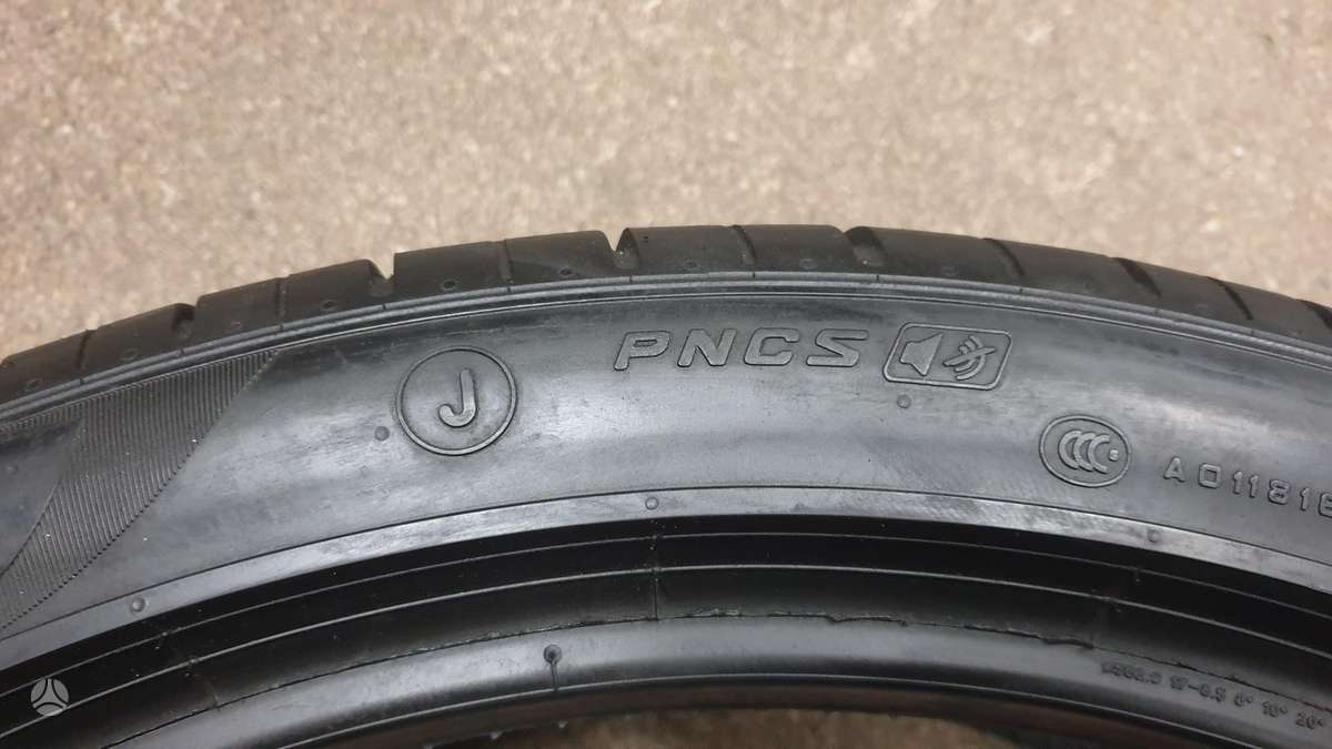Pirelli PZero TM, летние 255/40 R22