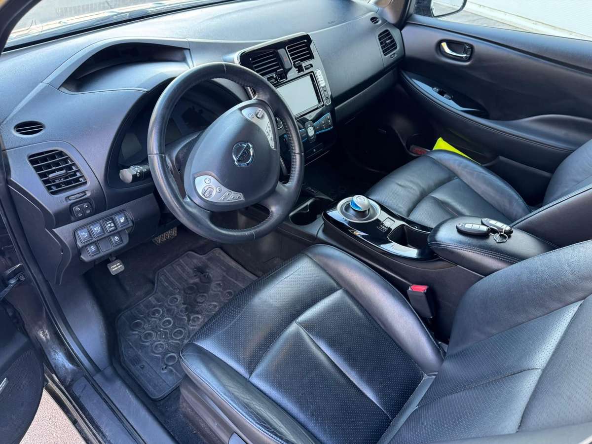 Nissan Leaf, 30 kWh, hatchback