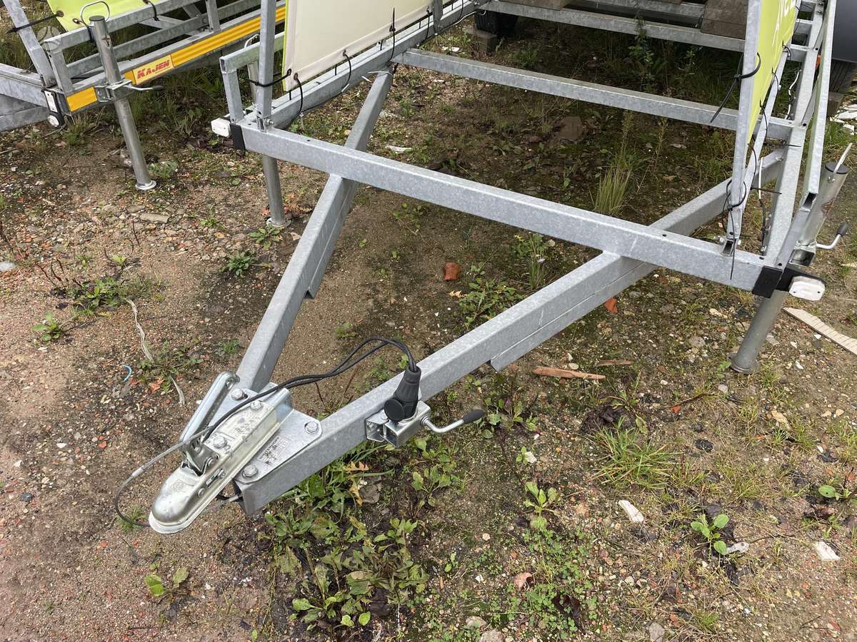 -Kita-, passenger car trailers