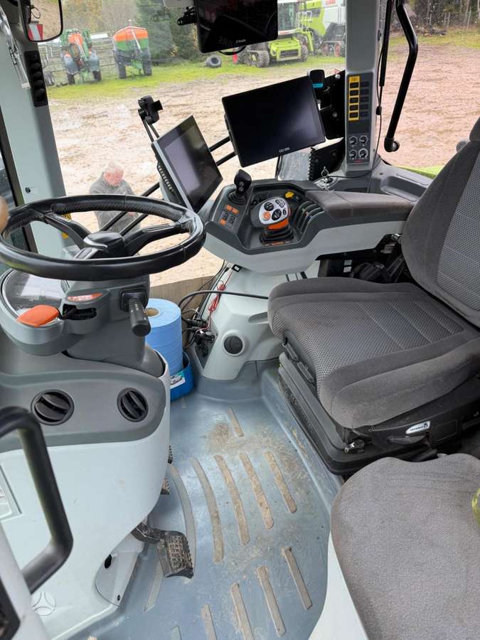 Claas Axion 960TT, tractors