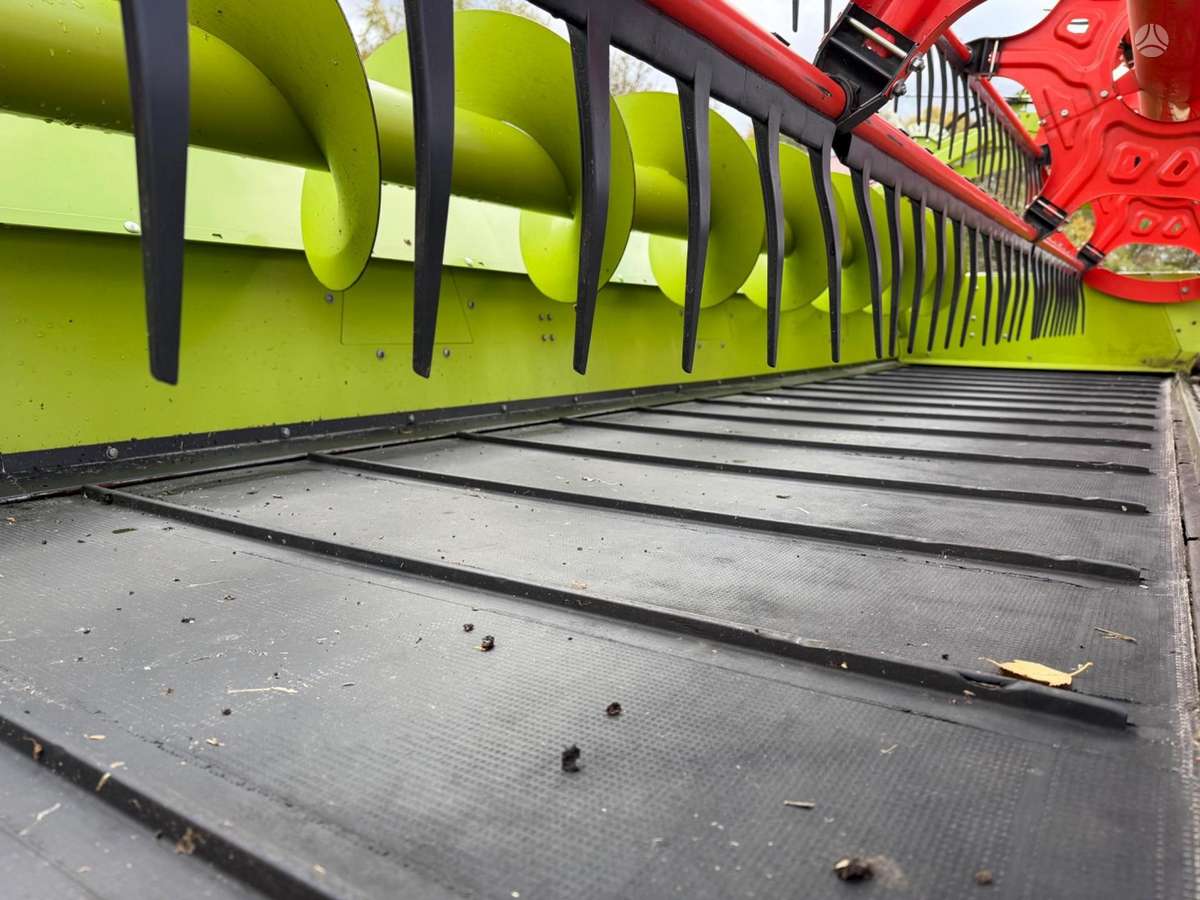 Claas Lexion 8700TT, kombainai