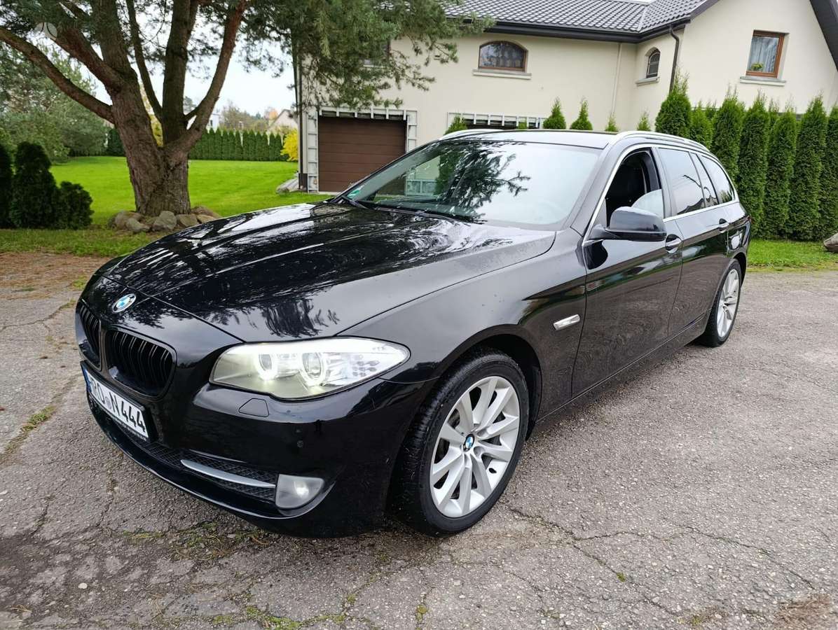 BMW 530, universalas